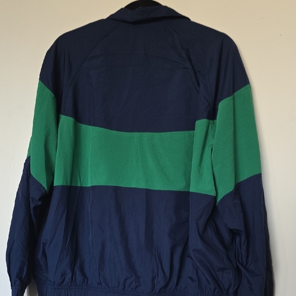 lululemon athletica Navy and Green Windbreaker - Picture 4 of 4